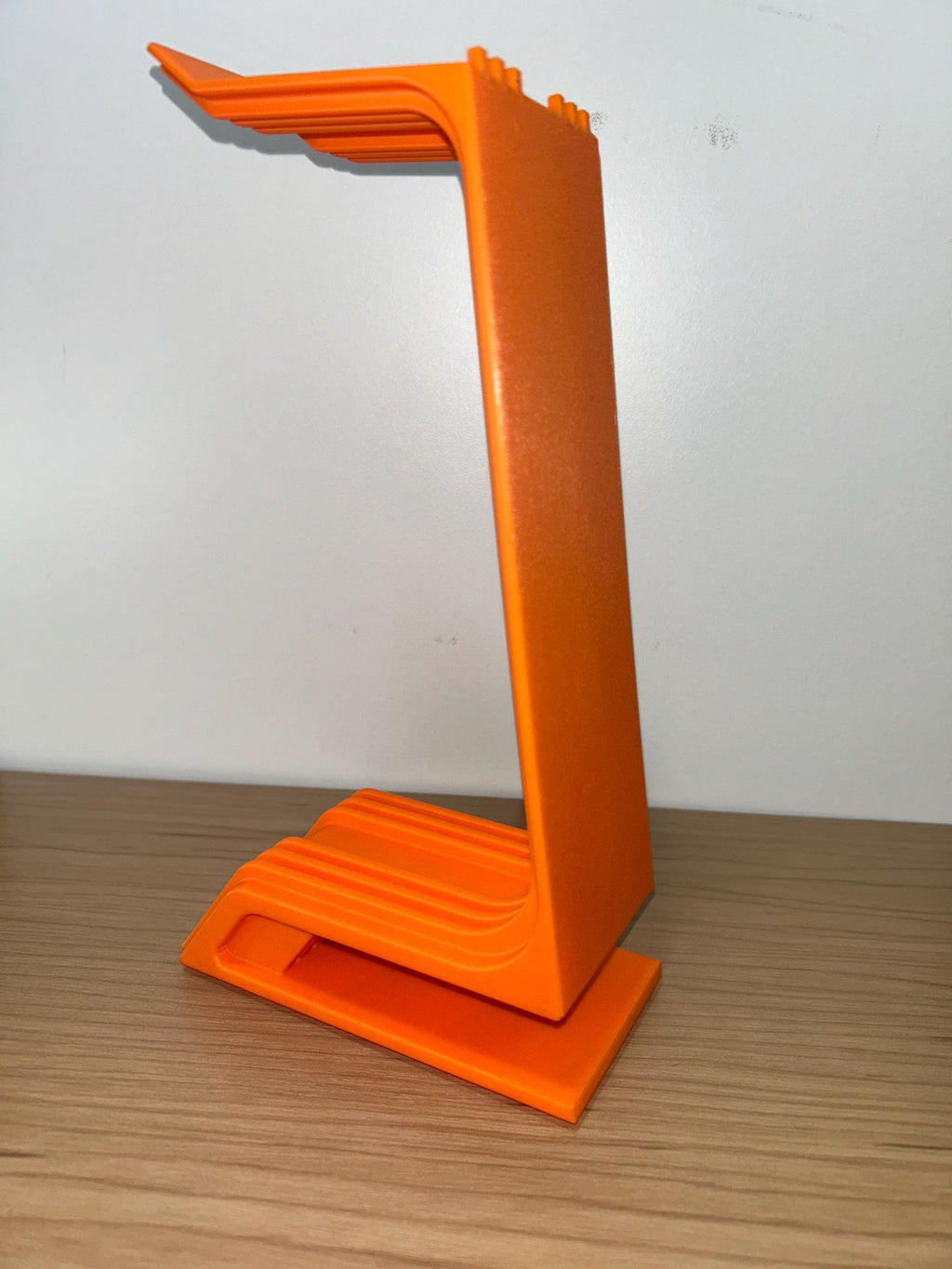 Modern 3D Printed Headset Stand – Minimalist Gaming Headphone Holder for Desk Organization (NEW VERSION)